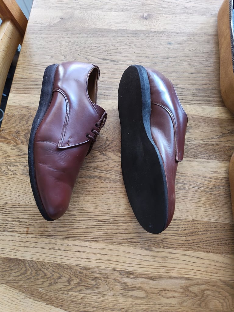 Henselite lawn bowling bowls with case and Scorpion Shoes