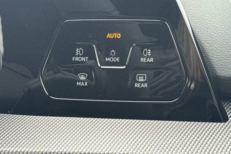 2025 Volkswagen Golf 1.5 TSI 272 GTE eHybrid 5dr DSG **HEADS UP DISPLAY + PAN ROOF** Hatchback PE...