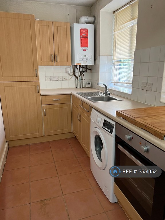 2 bedroom flat in Redmires Court, Salford, M5 (2 bed) (#2551852)