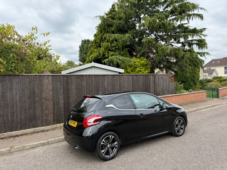 2013 Peugeot 208 1.2 VTi Allure 3dr HATCHBACK Petrol Manual