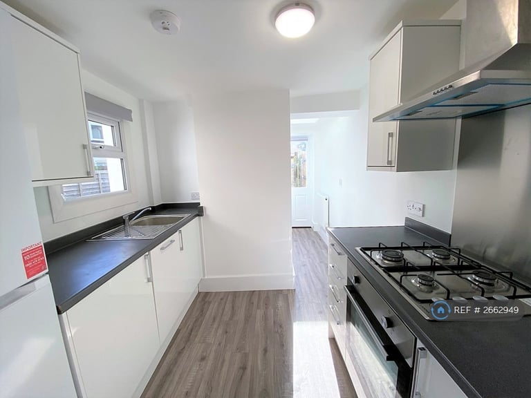 image for 2 bedroom house in Wolseley Road, Hampshire, GU11 (2 bed) (#2662949)