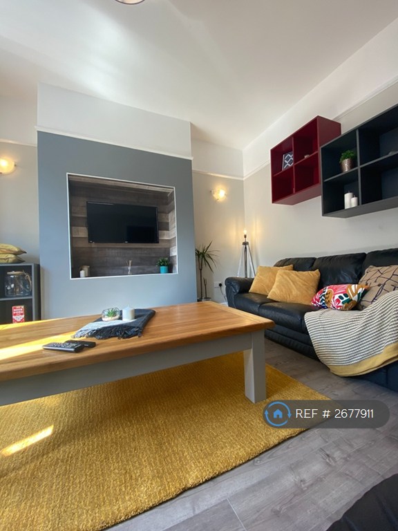 7 bedroom house in Garmoyle Road, Liverpool, L15 (7 bed) (#2677911)