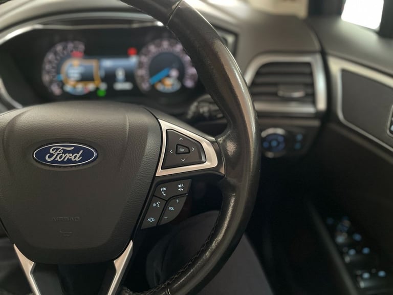 2017 Ford Mondeo 2.0 TDCi Titanium Hatchback 5dr Diesel Manual Euro 6 (s/s) (180 ps) Hatchback Di...