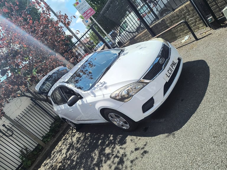 Kia, CEED, Hatchback, 2011, Petrol, FSH available & Manual, 1396 (cc),5 doors - Image 2