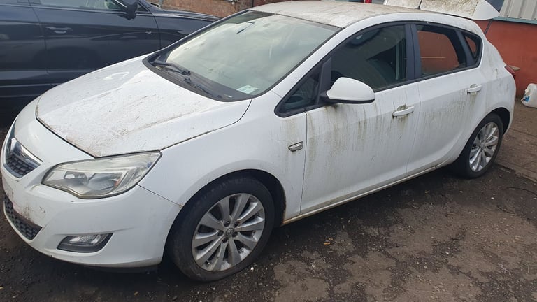 VAUXHALL ASTRA BREAKING PARTS SPARES REPAIRS 