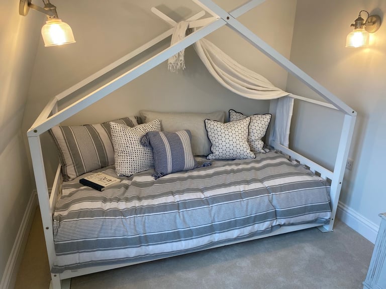 Last few remaining items from show home furniture sale