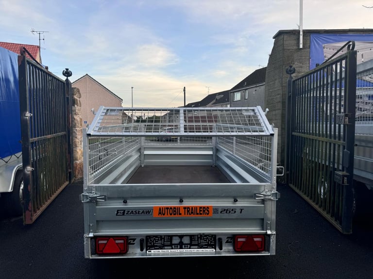 BRAND NEW ZASLAW 265T 8,7FT x 4,4FT TWIN AXLE TRAILER WITH 40CM MESH