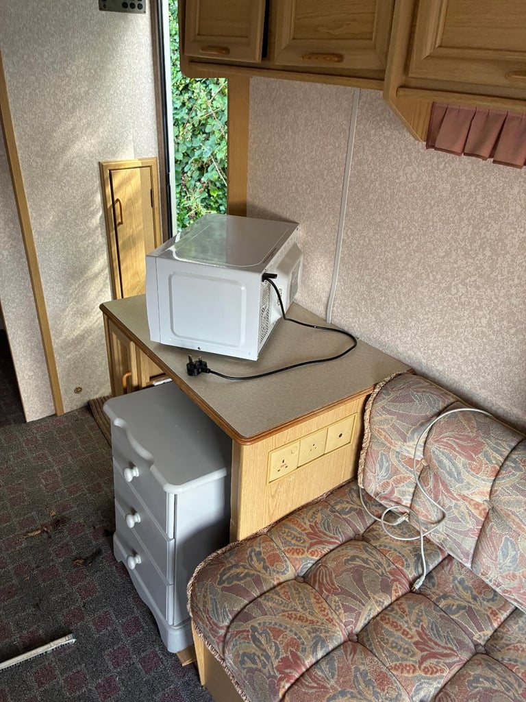 1999 Compass 2 Berth