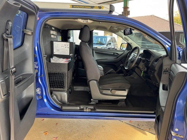 2019 69 ISUZU D-MAX 1.9TD EXTENDED CAB ROLLER SHUTTERS CAMERAS TOW PACK 4X4 EX E