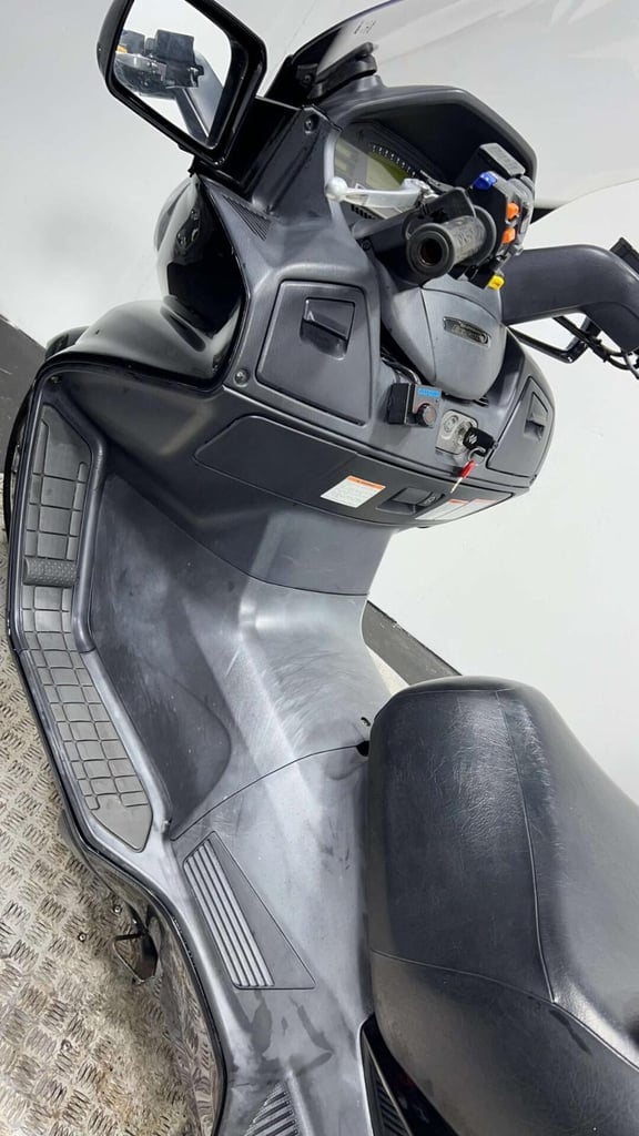 Suzuki Burgman 650 AN 2004 18K NON RUNNING MAXI SCOOTER PROJECT SCOOTER 650CC TW