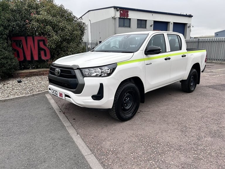 image for  Toyota Hilux D-4D Active HPI: Clear Diesel Manual