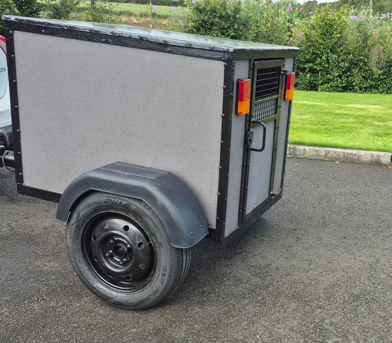 Dog trailer 