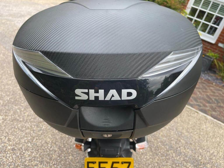 SHAD 39 LITRE MOTORCYCLE TOP CASE/BOX WITH PLATE AND TWO KEYS. 