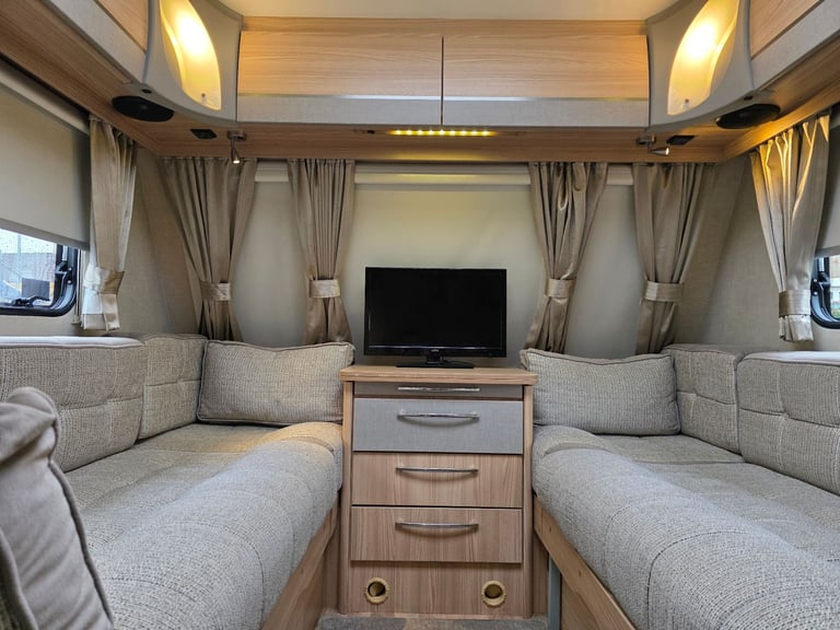 2013 coachman amara 520/4 motor mover extras