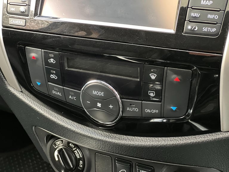 2017 Nissan Navara Double Cab Pick Up Tekna 2.3dCi 190 4WD PICK UP DIESEL Manual