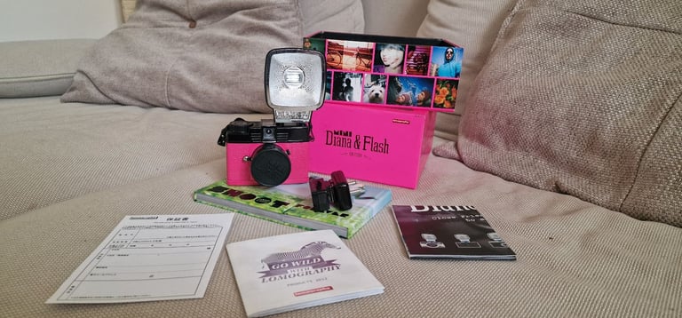 Special Edition Lomography Diana Mini En Rose 35mm Lomo Film Camera Never Used