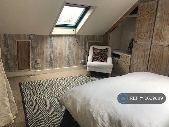 1 bedroom flat in Hartfield Road, Forest Row, RH18 (1 bed) (#2639889)