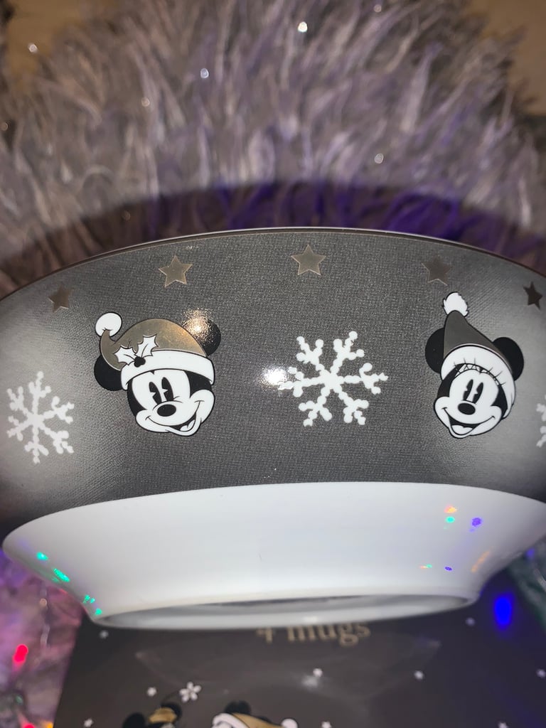 Disney Mickey/Minnie Christmas mug sets and large bowl new 