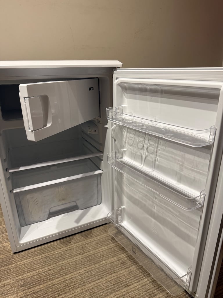 Currys Essentials Undercounter Fridge