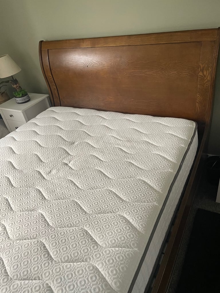 King Size Wooden Bed – Excellent Condition – £100