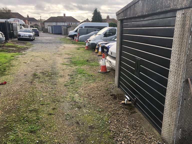 SHIREHAMPTON GARAGE TO RENT AVAILABLE 5 NOV 2025 - £109 PCM, ALSO TWO PARKING SPACES AVAILABLE.