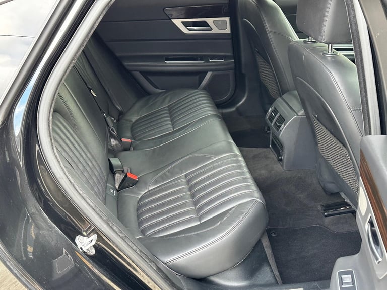 2015 Jaguar XF 2.0d Portfolio Auto Euro 6 (s/s) 4dr SALOON Diesel Automatic