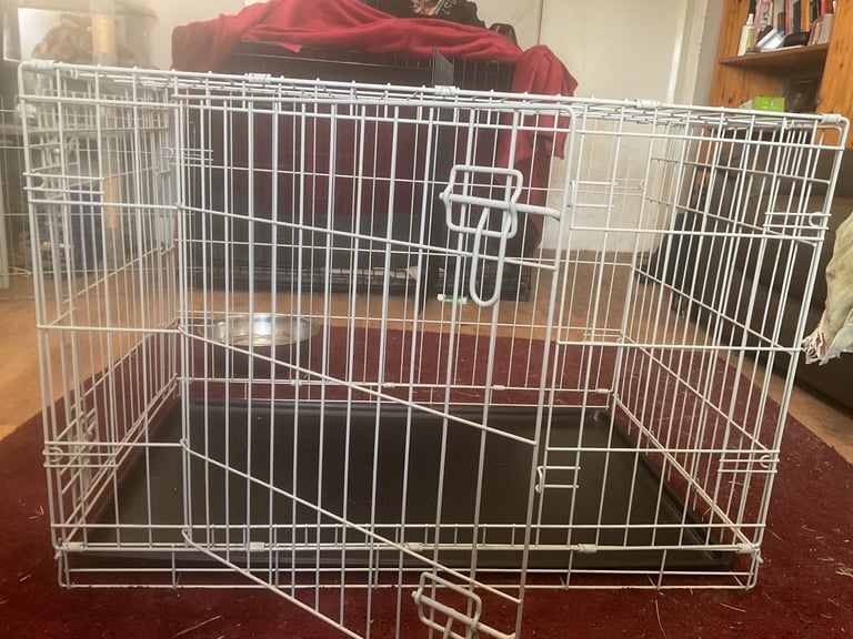 Dog crate 36inch medium size. In new condition, barely used.