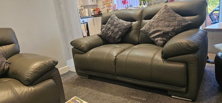 Sofa big 3 seater and 2 seater best for quality and money still like new