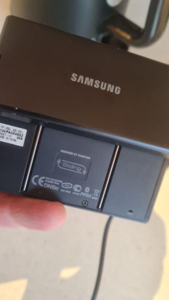 Samsung s5 tilt and slide speaker 2gb mp3 player. Fully Working and in great condition