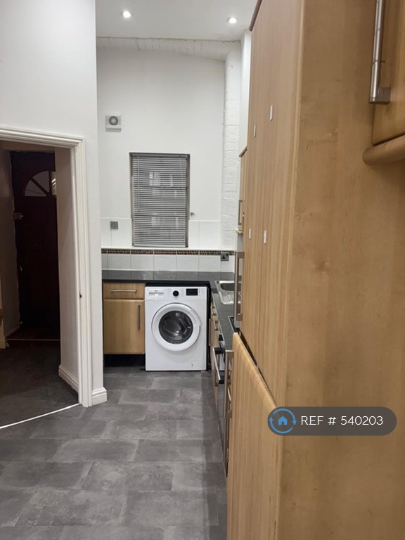 2 bedroom flat in Regent, Kettring, NN16 (2 bed) (#540203)