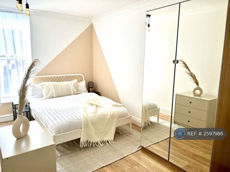 1 bedroom in Viola Close, Basildon, SS15 (#2597986)