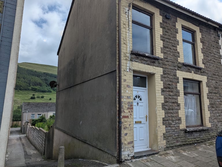 Large 3 bedroom property on 3 floors