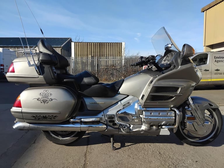 image for 2002 02 HONDA GL 1800 A-2 GOLDWING LUXURY CRUISER TOURING TOURER GOLD WING