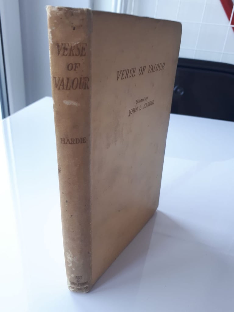Verse of valour: an anthology of shorter war poems of Sea Land Air poetry War WWI & II, bravery