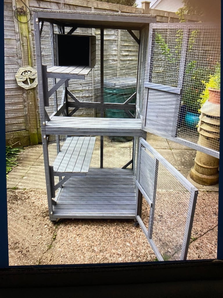 Pet outdoor cage/house