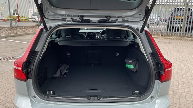 2025 Volvo V60 Plus, B4 Mild hybrid, Petrol, Dark ESTATE Petrol/Electric Hybrid Automatic
