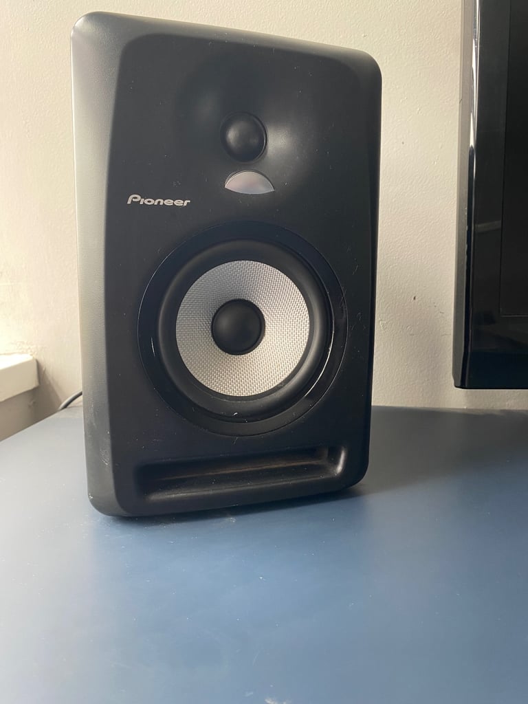 Pioneer speakers + TV