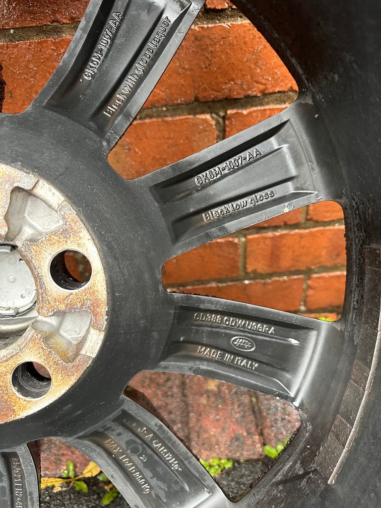 Genuine Range Rover Sport 21” Alloy Wheels & Pirelli Tyres