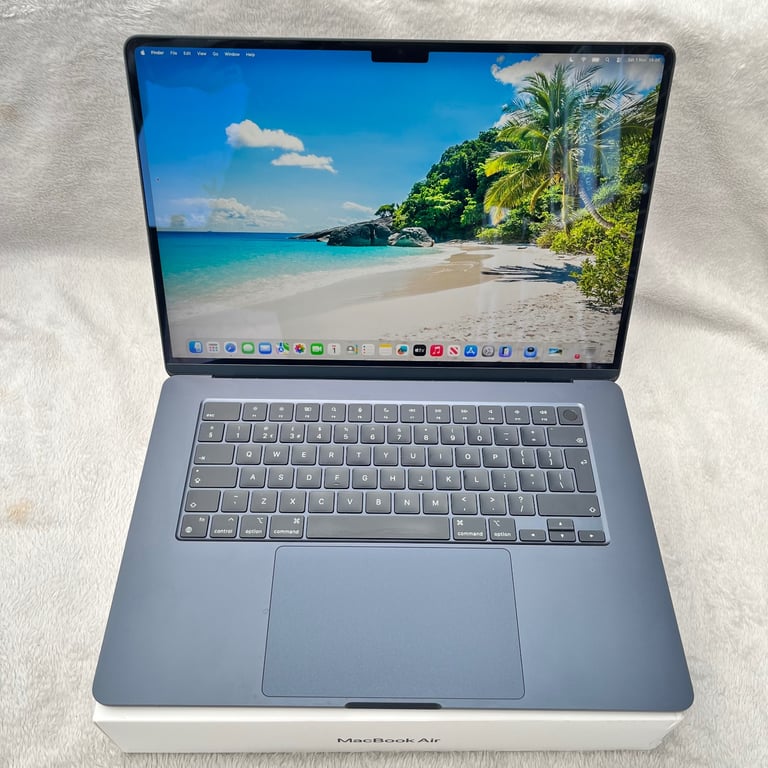 2024 MacBook Air 15” ( M3 - 16GB - 500GB SSD - 100% Battery) Apple accidental Warranty 