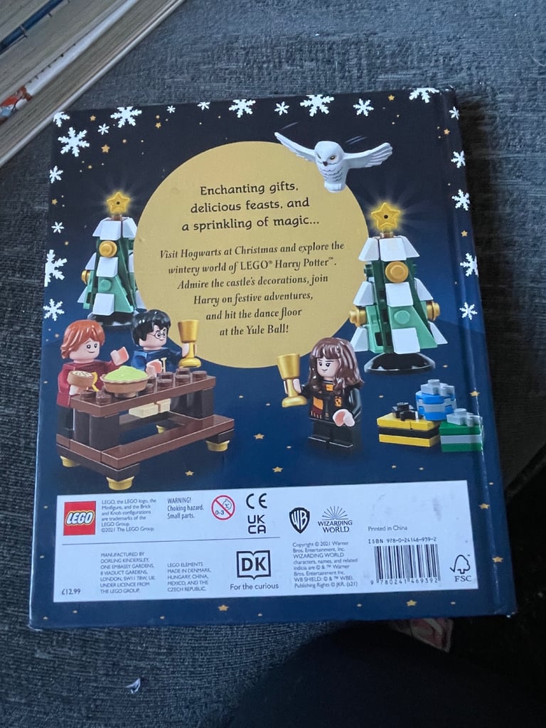 Lego Harry Potter Hogwarts at Christmas book 