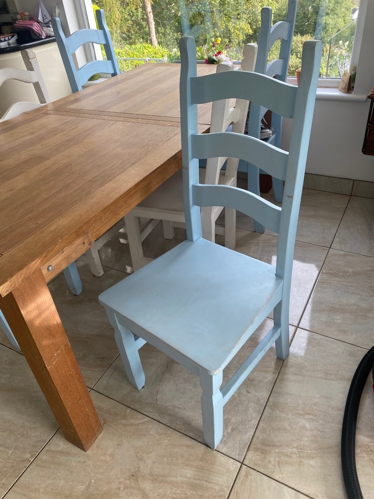 Sold oak 6-8 seater table and chairs -extendable 