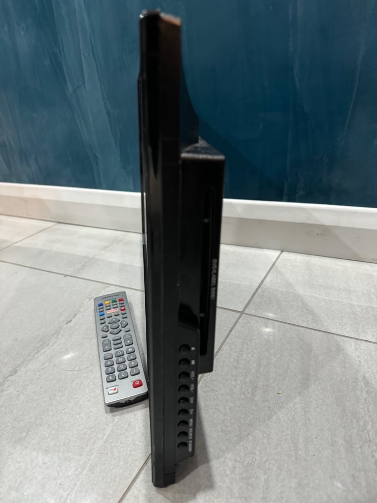 £50 Sharp 24in smart LCD/DVD combi