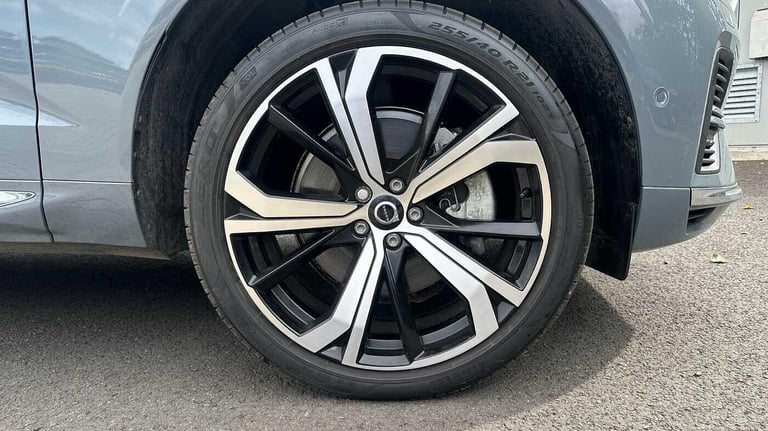 2024 Volvo XC60 2.0 T8 [455] RC PHEV Ultimate Dark 5dr AWD Gtron ESTATE PETROL/ELECTRIC Automatic