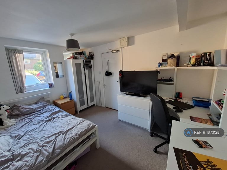 6 bedroom house in Somers Close, Stanmore, SO22 (6 bed) (#1873128)