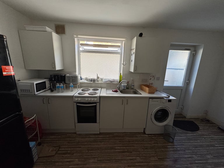 One Room Share 