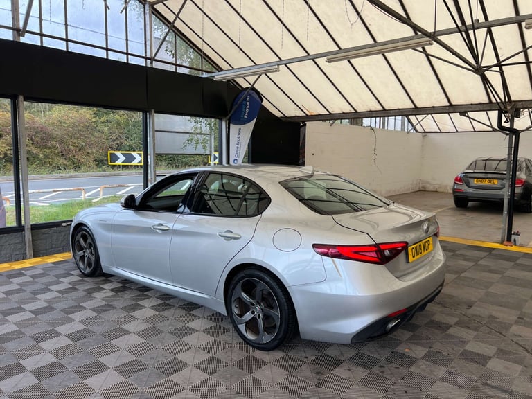 2018 Alfa Romeo Giulia 2.0 TB 280 Veloce 4dr Auto SALOON PETROL Automatic