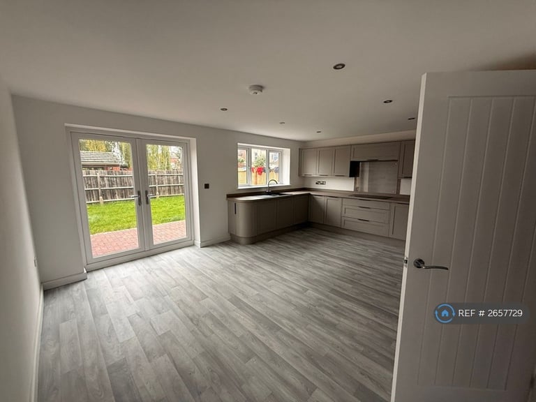 3 bedroom house in Cody Court, Silverdale Close, CV2 (3 bed) (#2657729)