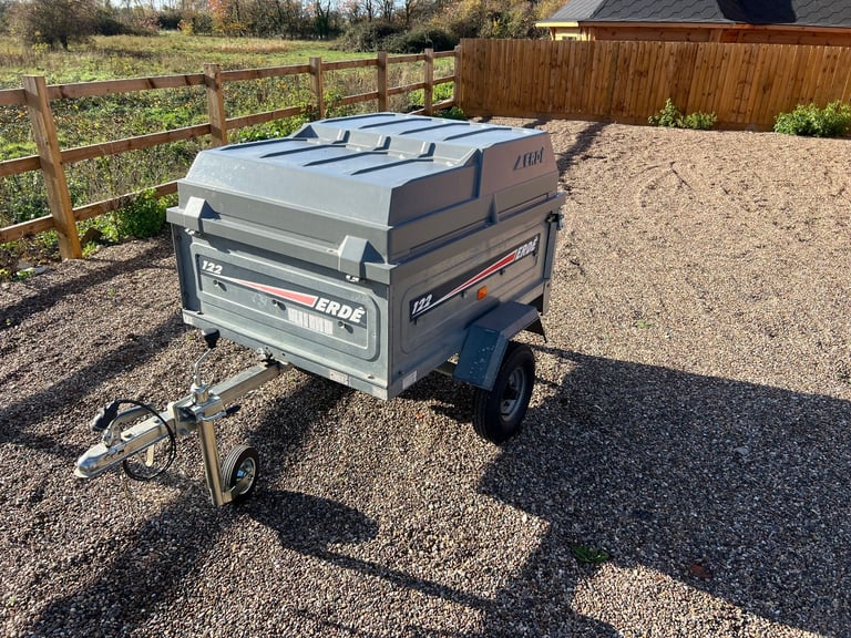 Erde 122 Trailer and Hardcover (locable)