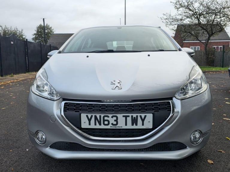 2013 Peugeot 208 1.2 VTi Active 5dr HATCHBACK PETROL Manual
