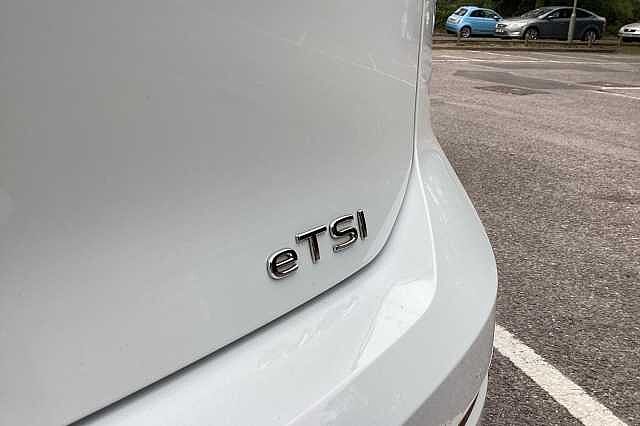 2024 Volkswagen Golf 1.5 eTSI DSG 2025MY R-Line Hatchback Petrol Automatic